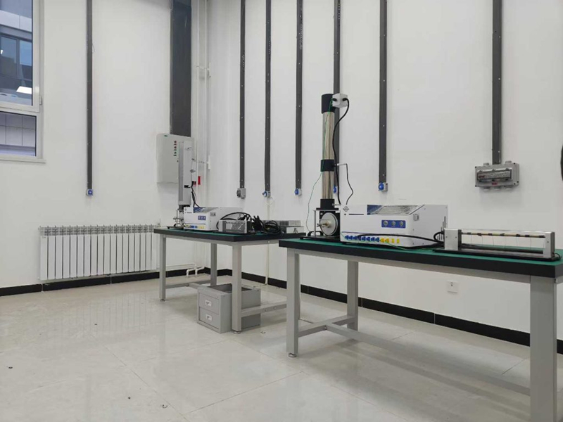 Livraison réussie de l’équipement pédagogique de transfert de chaleur et de thermodynamique de MicroNewton
