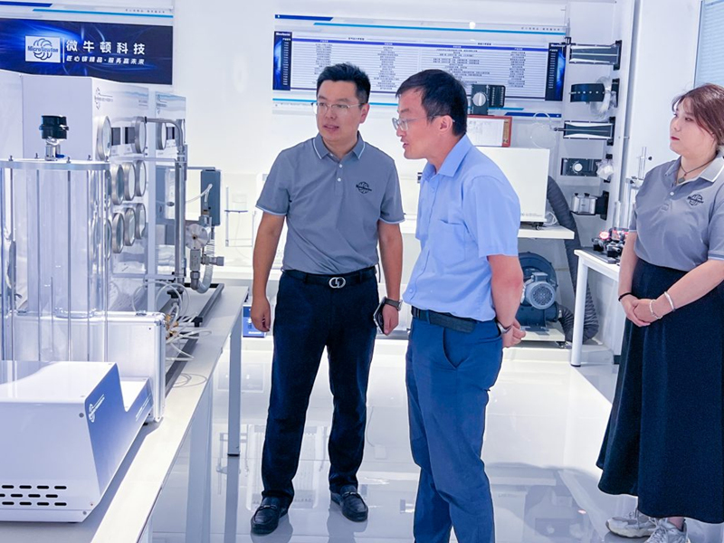 [Coopération université-entreprise] MicroNewton et l'Université de Shanghai pour les sciences et technologies lancent avec succès une base commune de stages et de formation