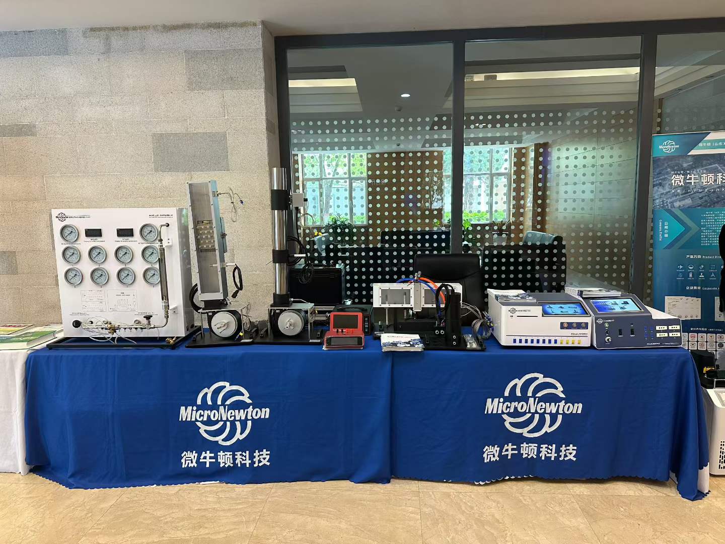Exposition d'équipements de laboratoire de transfert de chaleur et de thermodynamique à l'Université de technologie de Mongolie intérieure 
