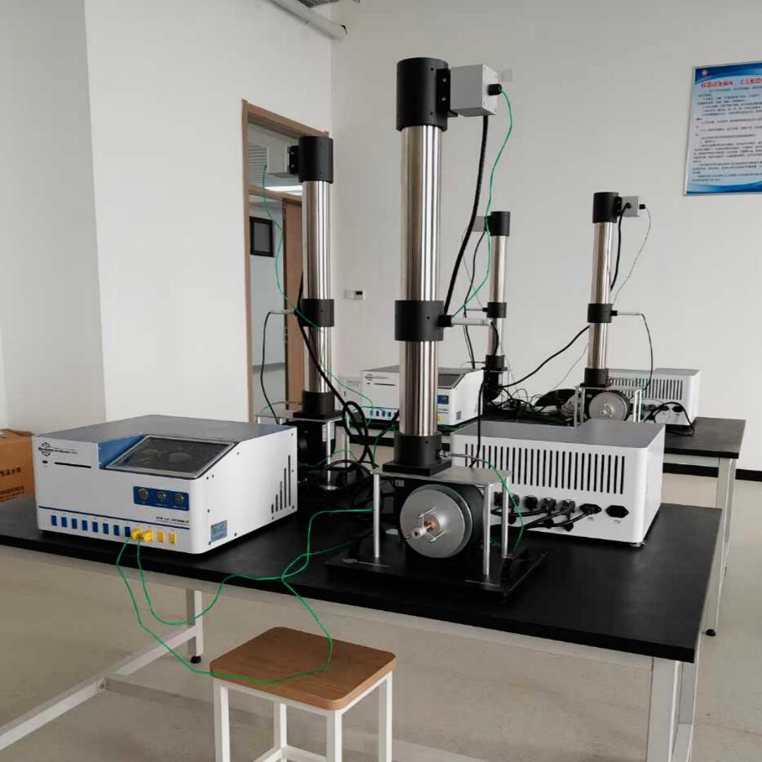 Équipement de laboratoire de mécanique des fluides et de transfert de chaleur livré à une université du Xinjiang