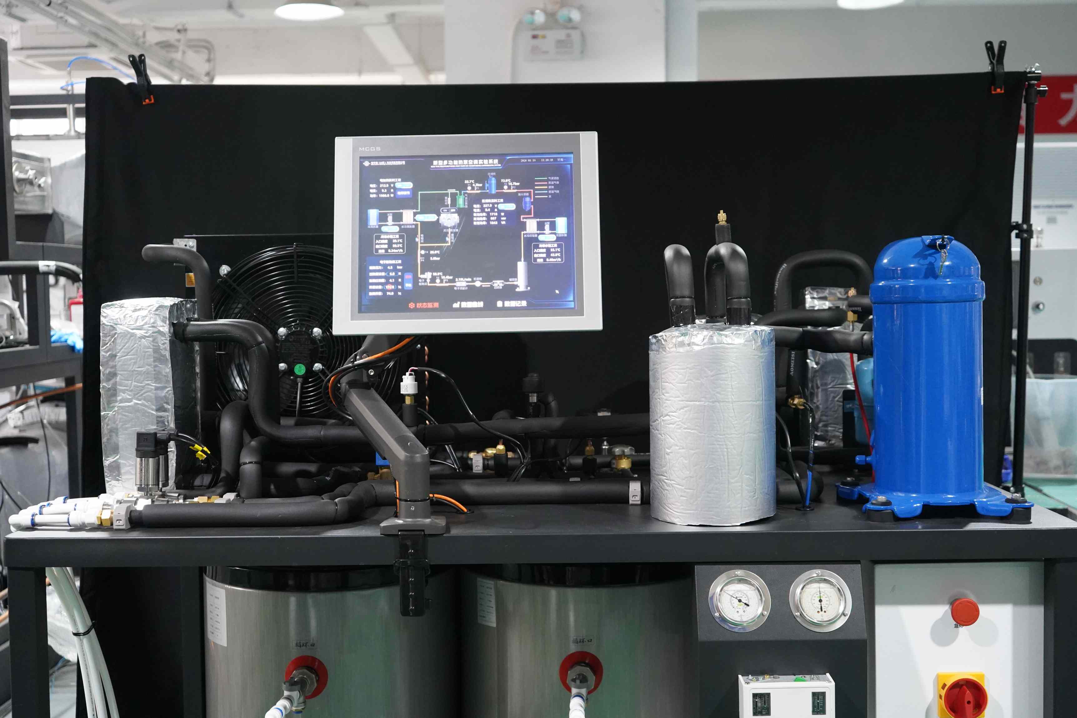 Système expérimental multifonctionnel de pompe à chaleur à haute température pour l’enseignement de l’ingénierie énergétique 