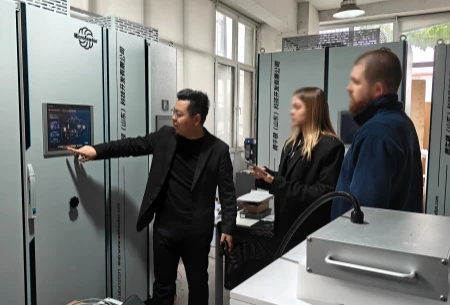Un fabricant russe d'&eacute;quipements p&eacute;dagogiques explore un partenariat avec des &eacute;quipements de laboratoire de stockage d'&eacute;nergie